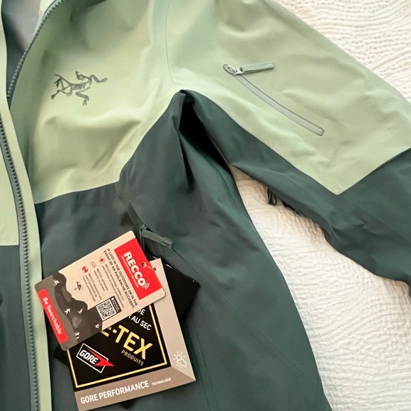 Arc’teryx Women SENTINEL AR JACKET - Picture 3 of 5